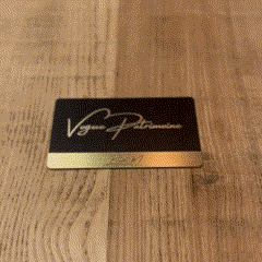 UCARD Luxury Gold - La carte de visite connectée et sans contact